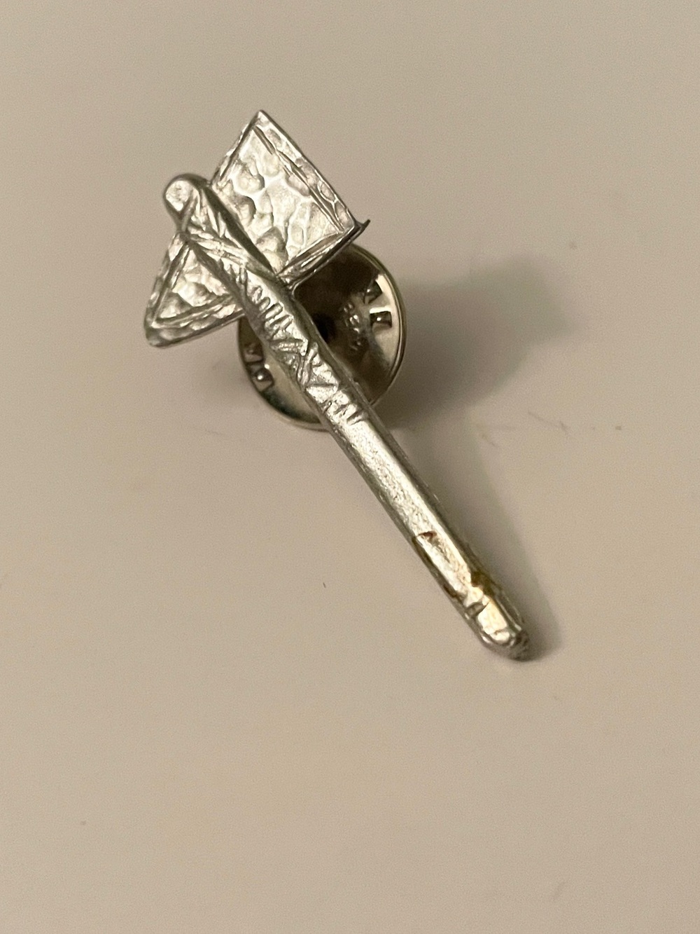 Vintage Silver Tone Metal Tomahawk Hatchet Brooch Pin - Picture 2 of 13